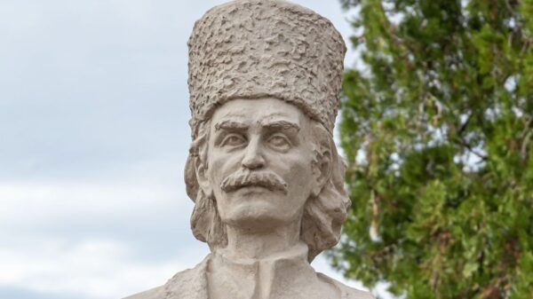 statuie tudor vladimirescu tantareni 2 shutterstock 1839034462 descopera